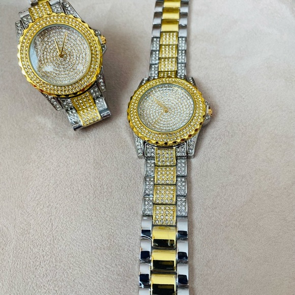 Very Shiny Crystal Wristwatch - Picture 7 of 13